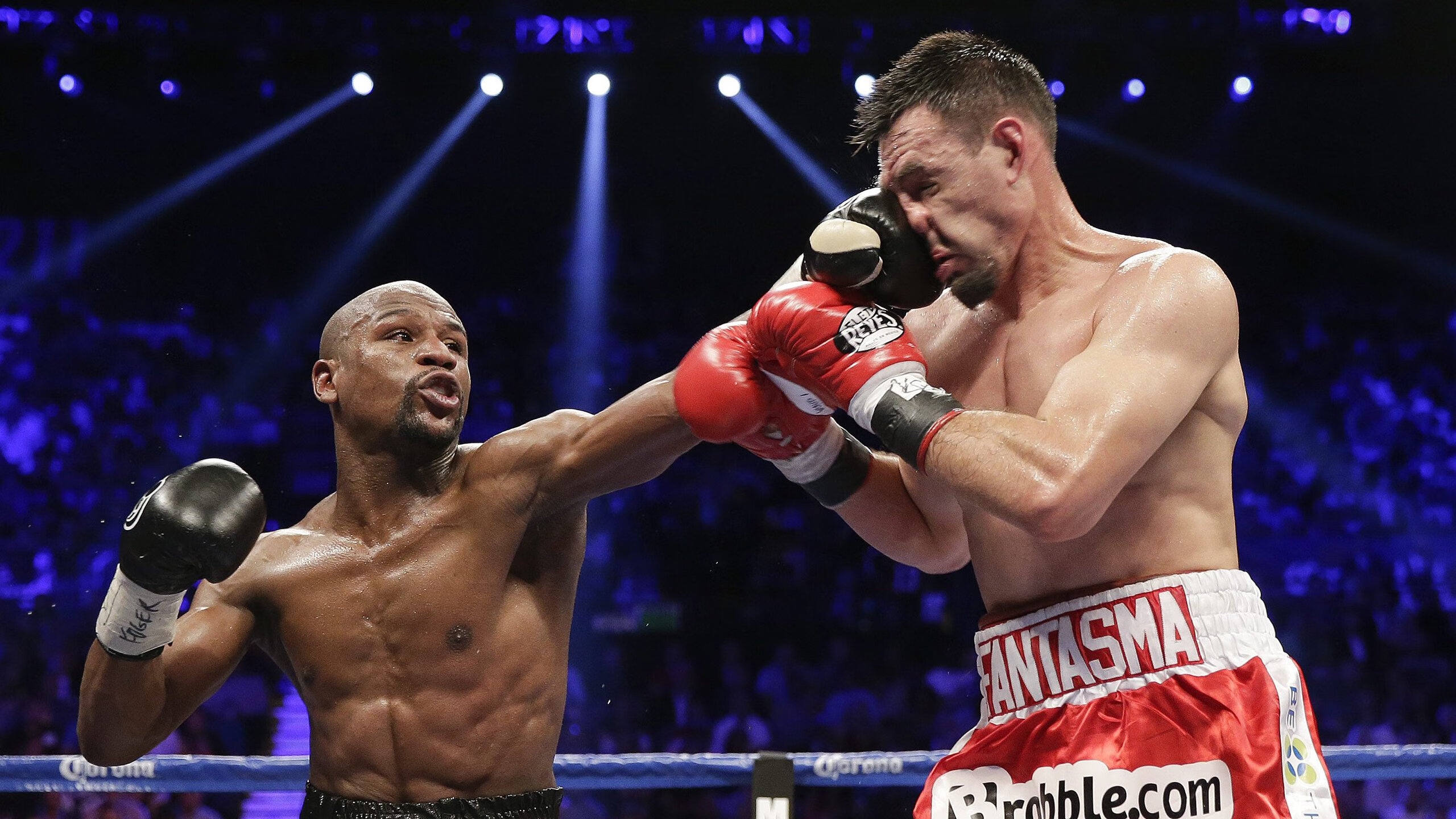 C罗连续七场比赛得分超过险胜，TES不断突破！观众掌声雷动